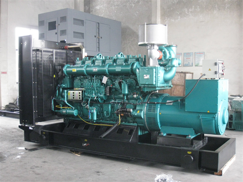 和平200KW 柴油发电机的油耗是多少？