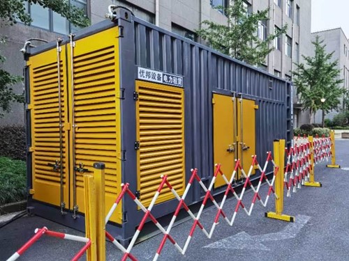 和平如何使用转速表检查发动机的转速？