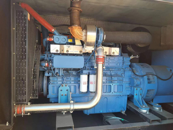 和平燃油消耗率与进气温度的具体关系是什么？